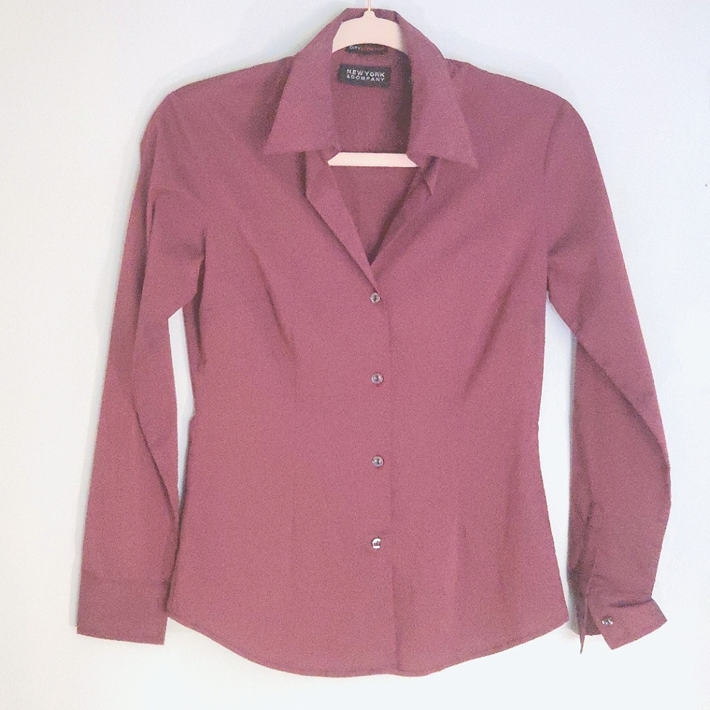 🏙New York and Company🏙 Fitted Button Up Shirt👚